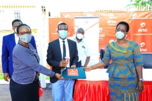 Airtel-Uganda-HR-Director-Flavia Ntambi joins M-Scans-Menyo-Innocent to hand over the Ultrasound device to Ministry of Health P.S Dr. Diana Atwine