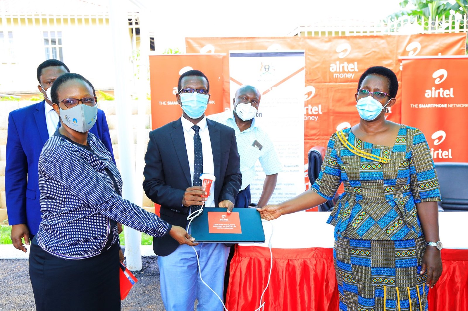 Airtel-Uganda-HR-Director-Flavia Ntambi joins M-Scans-Menyo-Innocent to hand over the Ultrasound device to Ministry of Health P.S Dr. Diana Atwine